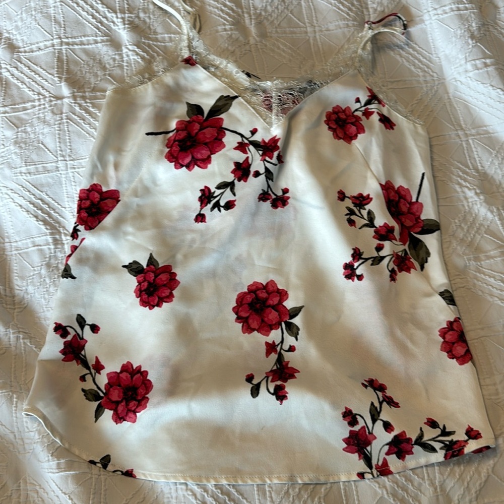 Dynamite lace rose top size XS